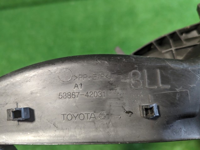 Заглушка жабо збоку 5386742031 TOYOTA