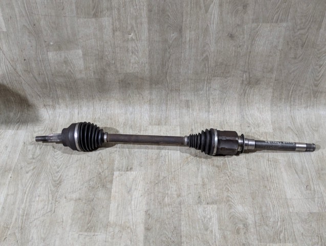 Привід передній правий 68193660AB CHRYSLER