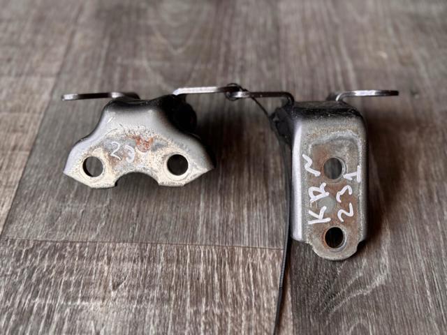 Завіса дверей задніх правих 6877033050 TOYOTA