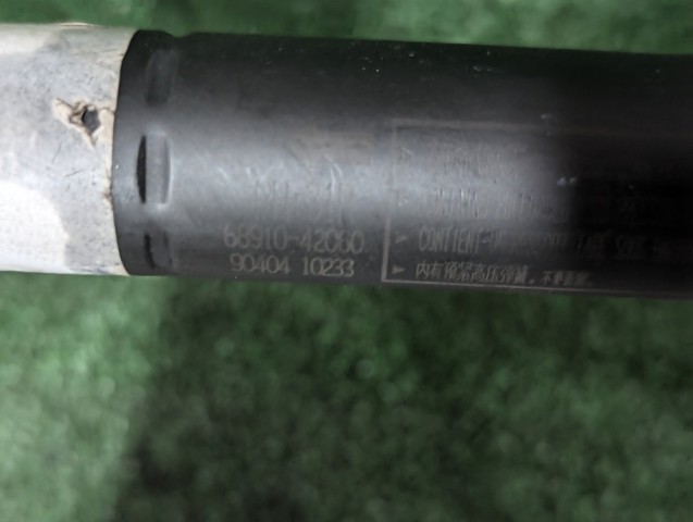 Амортизатор ляди 6891042060 TOYOTA