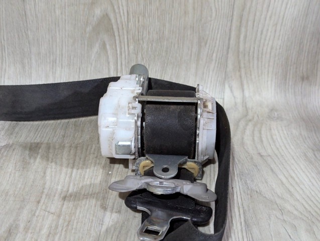 Ремінь безпеки передній лівий 7322048150B0 TOYOTA