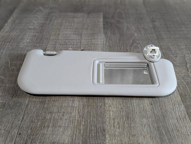 Козирок сонцезахисний 7431042681B0 TOYOTA