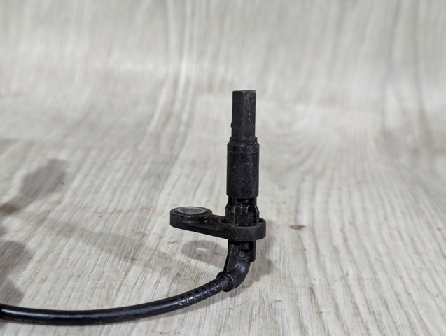 Передній правий датчик абс 8954242070 TOYOTA