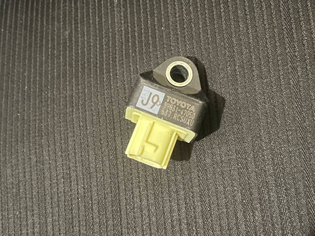 Датчик Ейрбег передній 8983147050 TOYOTA