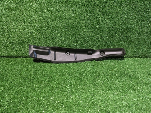 Ущільнювач крила 8W0821111 VAG