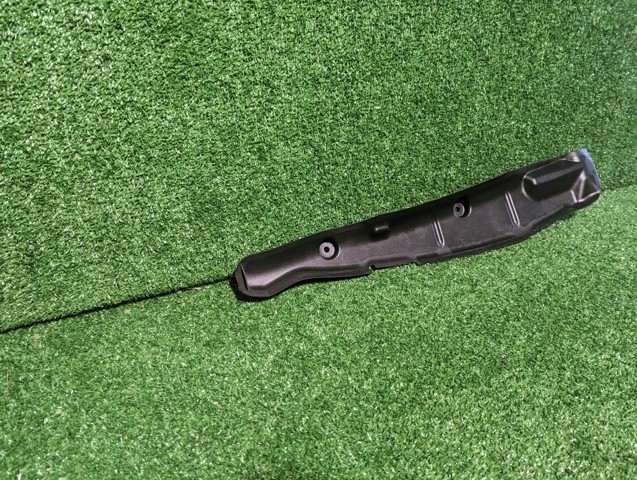 Ущільнювач крила 8W0821112 VAG