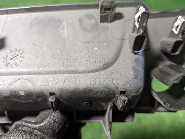 Скринька речової центральної консолі (підлокітника) 8W1864131 VAG