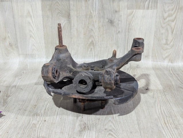 Цапфа - поворотний кулак передній, лівий B45A33031 MAZDA
