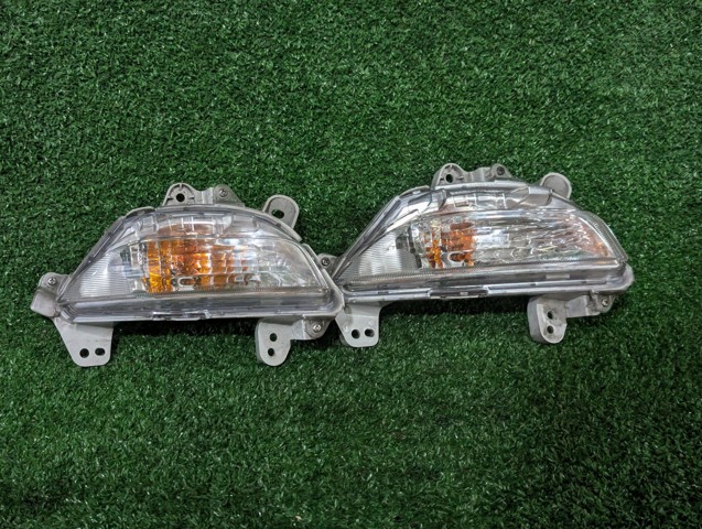 Покажчики повороту (передні) B45A51350 MAZDA