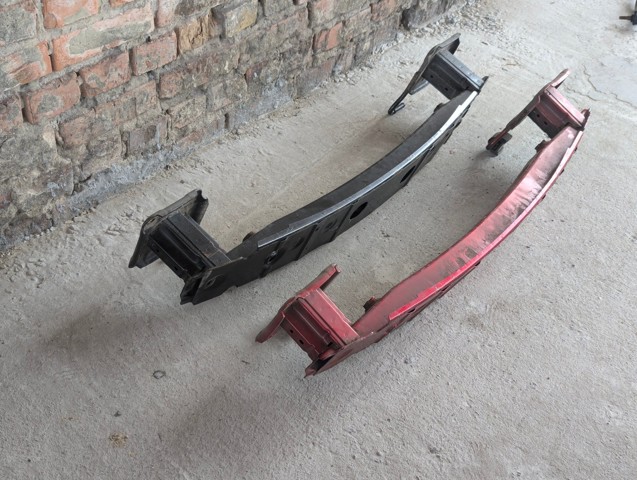 Буфер бампера заднього GHK150260 MAZDA