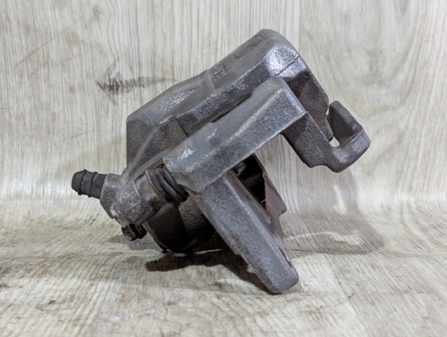 Супорт гальмівний, передній, правий GHY93398Z MAZDA