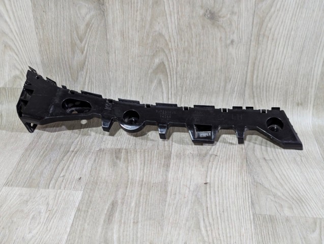 Лівий кронштейн заднього бампера GJR9502J1 MAZDA