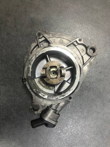 Насос вакуумний 11667786841 BMW