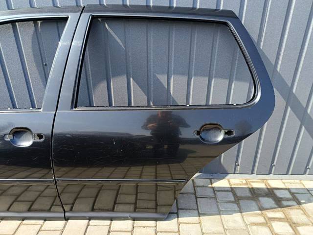Двері пасажирськи задні ліві Volkswagen Golf IV