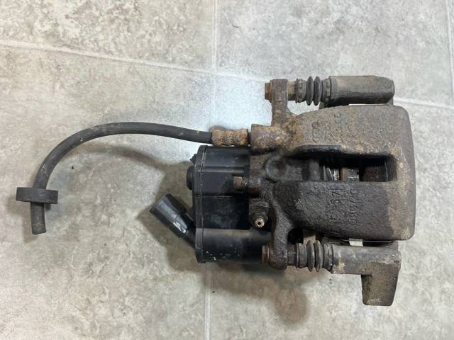 Задній гальмівний супорт лівий 4F0615403A VAG