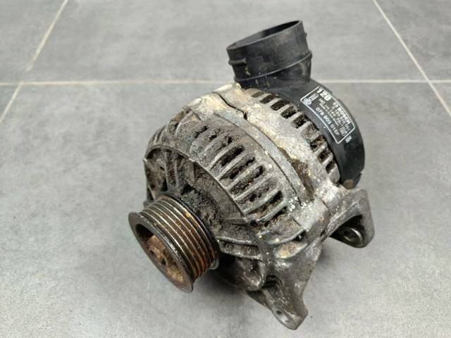 Генератор на audi a6 c5 4b/c5 1998 генератор bosch 14в 120а. afb, передний привод.