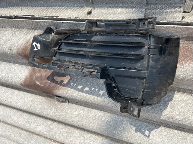 Решітка переднього бампера, права нижня 51117307994 BMW