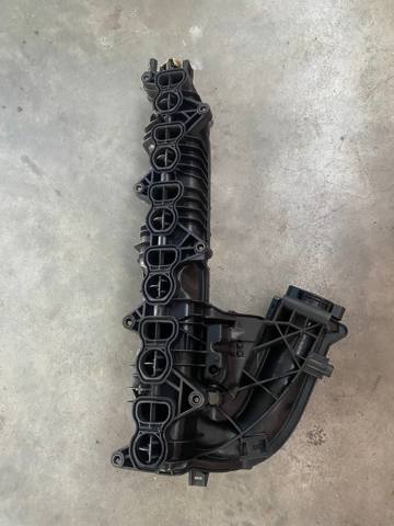 Колектор впускний 11618511363 BMW