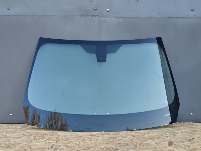 Переднє скло 51317258057 BMW