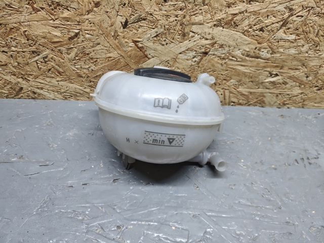 Бачок системи охолодження двигуна розширювальний 8V0121407 VAG