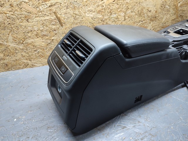Кронштейн підлокітника 8W0864283B VAG
