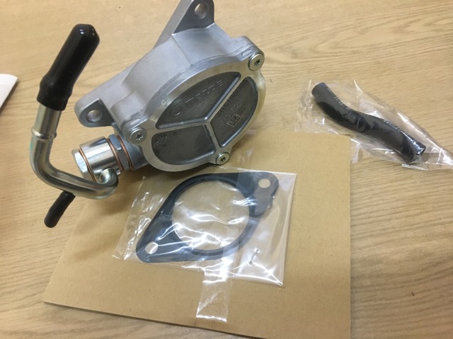 Насос вакуумний SH1518G00A MAZDA