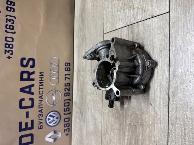 Насос вакуумний 06J145100B VAG