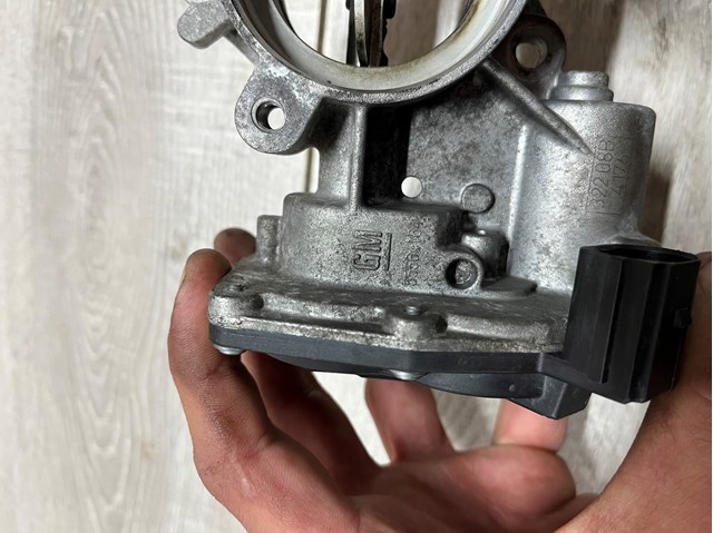 Дросільна заслінка в зборі 55564164 GM