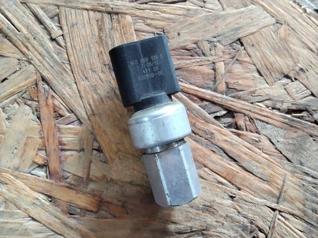 Датчик абсолютного тиску кондиціонера Volkswagen Tiguan 1