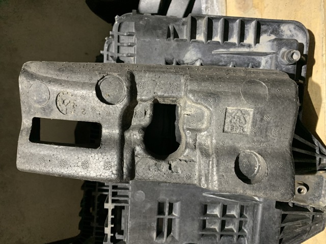 Наповнювач бампера заднього 3C8807252F VAG