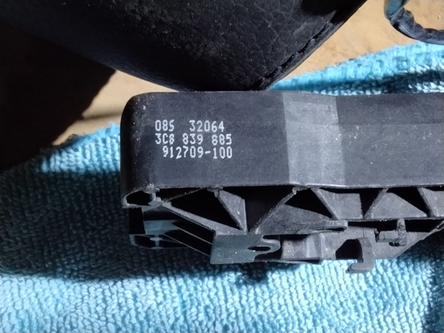 Тримач зовнішньої ручки дверей, лівих дверей 3C8839885 VAG