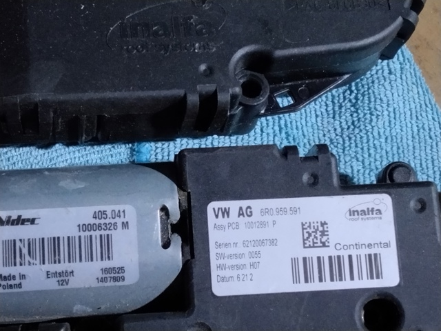 Двигун приводу люка 6R0959591 VAG
