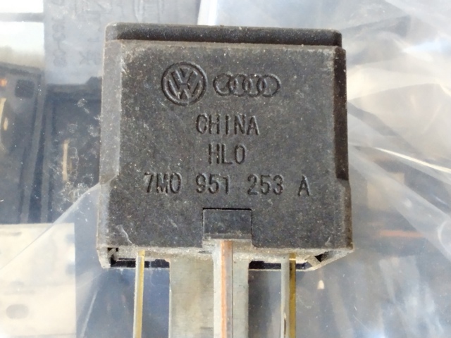 Реле вентилятора Audi A6 C5