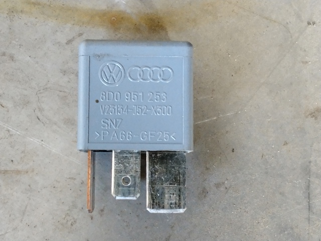 Реле вентилятора Mitsubishi Outlander 2 40