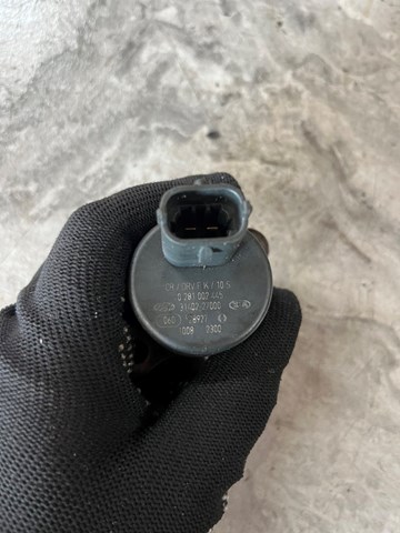 Регулятор тиску палива в паливній рейці 0281002445 BOSCH