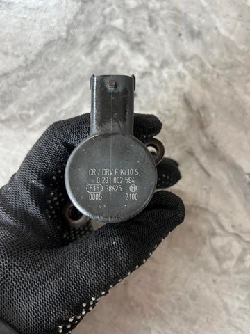 Регулятор тиску палива 0281002584 BOSCH