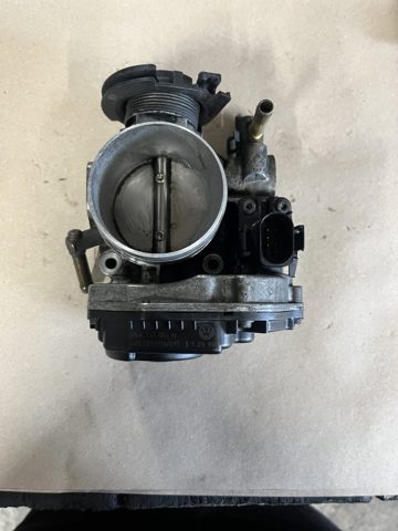 Заслінка повітряна 06A133064H VAG