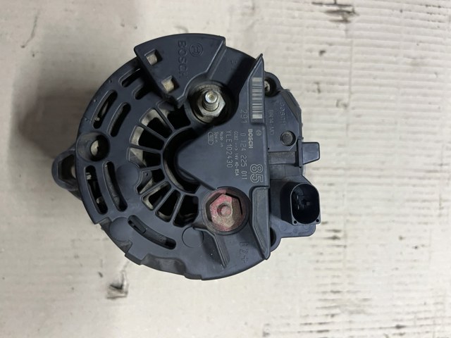Авто генератор 124225011 BOSCH