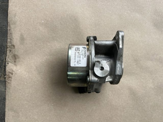 Насос вакуумний 146502327R RENAULT