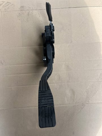 Підаль газу 20905699 GM