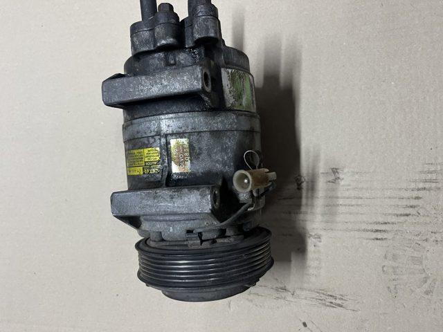 Компресор кондиціонера 8708581 VOLVO