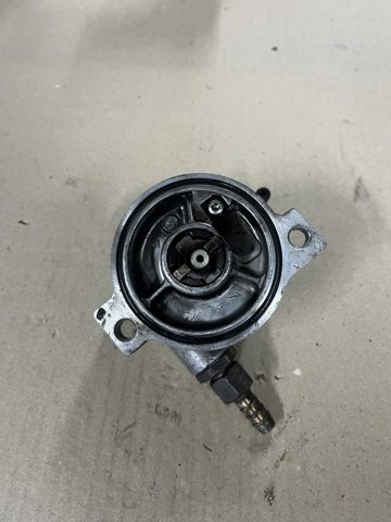 Насос вакуумний 90466264 OPEL