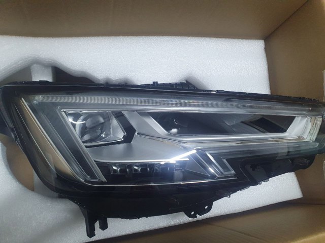 Фара передня права 8W0941774 VAG
