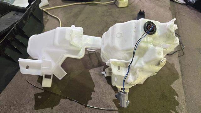 Бачок для омивайки DGJ167480 MAZDA