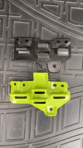 Кронштейн решітки радіатора KSD450162 MAZDA