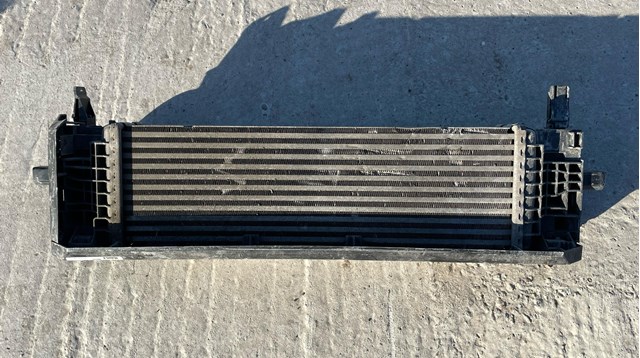 Охолоджувач наддувочного повітря 17518582879 BMW