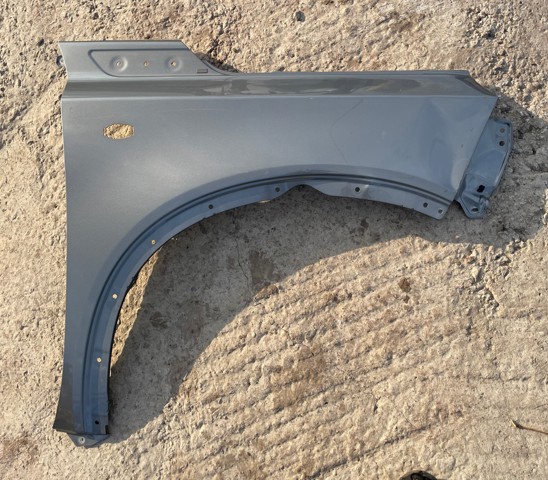 Переднє праве крило 5761154P00 SUZUKI
