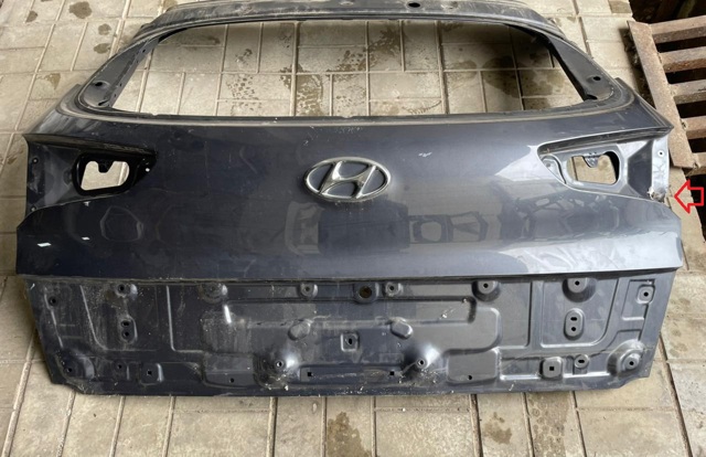 Двері багажника 73700D7000 HYUNDAI