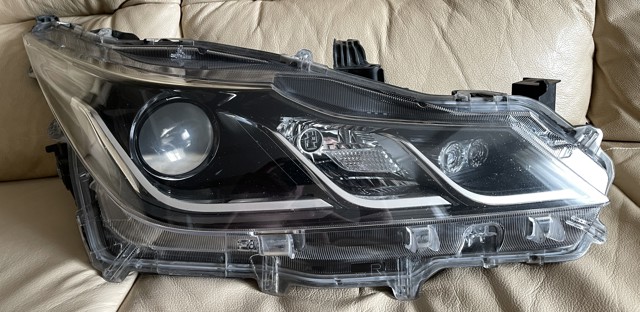 Права блок фара 8113002T30 TOYOTA