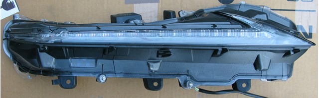 Габарит-покажчик повороту, правий 8161078090 TOYOTA